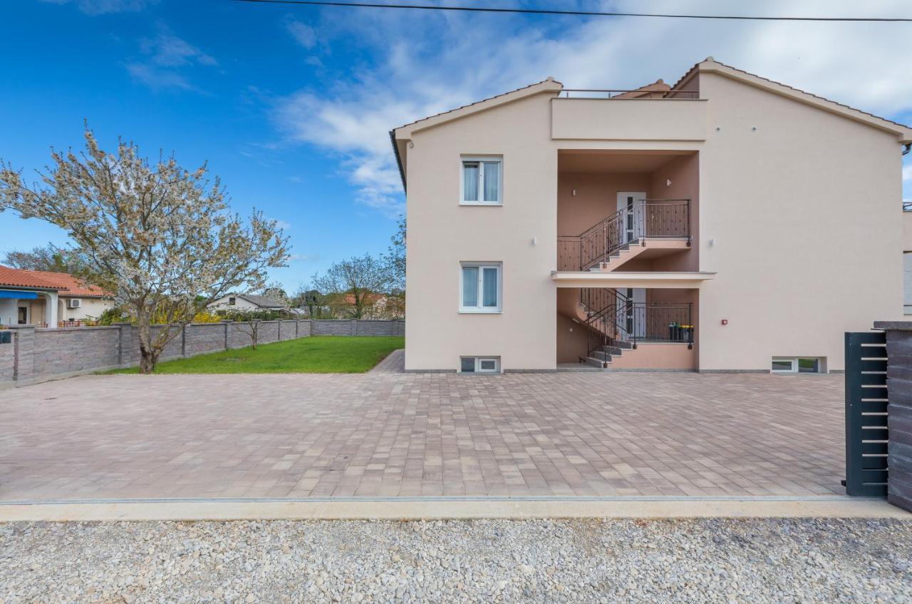Apartman Knezevic A Fažana Exterior foto
